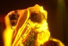 tUnE-yArDs: energie vašeho koncertního sálu