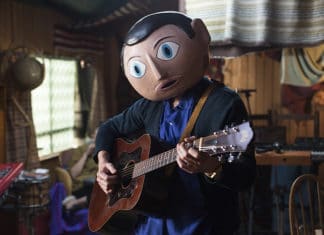 Frank: příjemně bizarní podívaná, nejen na Fassbenderovu papírovou hlavu