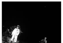 Fotoreport: Bianca Casady v Arše a modré židle, kam se podíváš