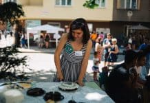 „Kuchařka z ghetta je výsledkem různých gastro-experimentů, které jsme na Ghettofestu začali dělat…“ říká Hanka Kolářová, koordinátorka festivalu