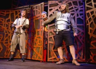 Muži ve zbrani aneb Celá Zeměplocha jest jevištěm!