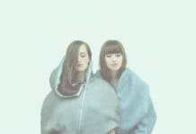 Zuzany.: „Název byl od počátku jasný, polemizovaly jsme jen nad tečkou. Nakonec jsme ji tam daly, někdy totiž potřebujeme utnout.“