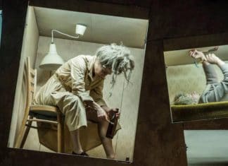 Charmsovy báby se povalují na divadelních prknech