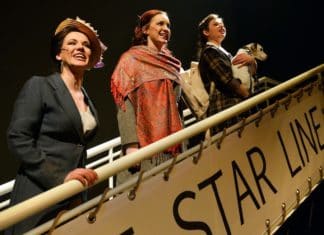 Titanic: Jack s Rose zůstali doma, ledovec zaútočil a pasažérům bylo přesto do zpěvu