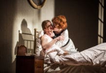 Může být divadlo lepší než film? Petrolejové lampy vám dokáží, že ano