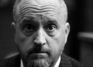 Kufr se zvedá smíchem: Louis C.K. šel dál, my s ním