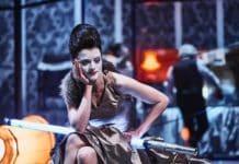 RECENZE: Tři sestry jsou na jednu švagrovou stále málo