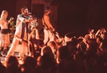 Úžasná energická hippie party v podání Crystal Fighters