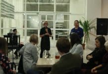 Nina Karen vydala sbírku básní Naboso