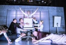 Top Dogs: Když se vrcholoví manažeři učí rvát se o pozice dětskými hrami