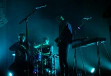 Glass Animals vyprodali a rozdováděli Roxy