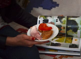 Ilustrátoři u snídaně pokřtili Komiksovou Kytici