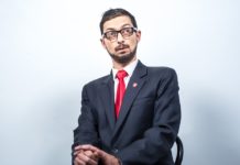 Recenze: Kabaret Ovčáček Čtveráček v Brně – hrdina s trojjediným úkolem