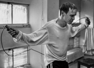 Recenze: film Nejšťastnější den v životě Olliho Mäkiho – Romantický finský Rocky bez hrdinského patosu na závěr