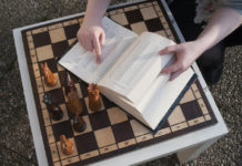 Šachy od nakladatelství Slovart vás připraví na nejzapeklitější situace šachové partie