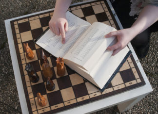 Šachy od nakladatelství Slovart vás připraví na nejzapeklitější situace šachové partie