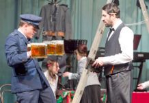 Ples dobrovolných hasičů ve Východočeském divadle aneb Hoří, má panenko