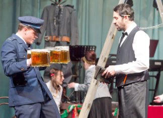 Ples dobrovolných hasičů ve Východočeském divadle aneb Hoří, má panenko