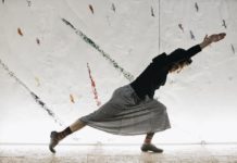 Ptí-píí-ptíp? Tak to chodí. Soubor 11:55 se smiřuje s válkou, smrtí i grantovou politikou