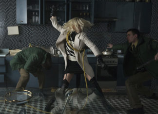 Film Atomic Blonde: Bez lítosti. Genderově vyvážená bondovka