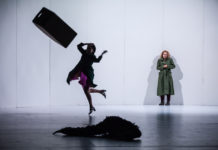 Divadelní recenze: Jedna svatba a tři pohřby u Kočičí bažiny