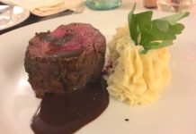 U Emy Destinnové ochutnejte kančí líčka nebo steak ke snídani