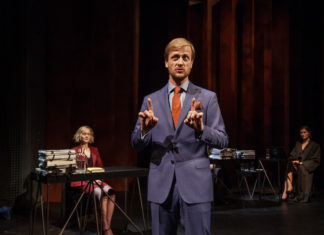 Teror v brněnském Národním divadle: Diváci rozhodnou o životě a smrti