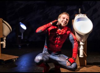 Spybox: Nahlédněte… na pánské záchodky