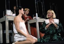 Dámská šatna v Divadle U Valšů. S Arnoštem Goldflamem do zákulisí