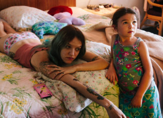 Film The Florida Project vykresluje sociální realitu života na předměstí skrze dětský svět