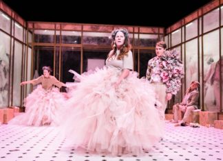 Dandy egoista Dorian a jeho velká show ve Švandově divadle