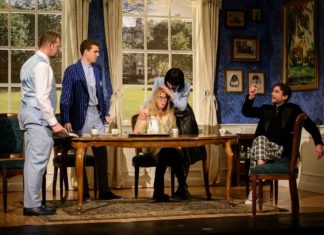 Linie krásy: Chmurný osud gaye, nebo legendární pád Thatcherové?