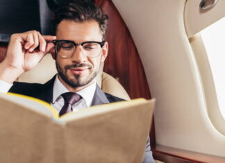 Přečetli jsme #3: jarní thrillery, román i příběh z české dědiny od nakladatelství Host