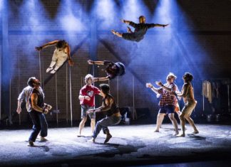 Backbone: Kombinace britského humoru a japonské preciznosti v australském souboru