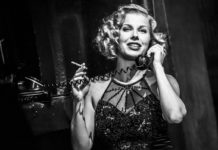 Chaos s písničkami. Zavřete oči, swing přichází