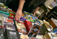 Podzimní knižní veletrh nabídl pivo, Viewegha ve výprodeji i autorská čtení