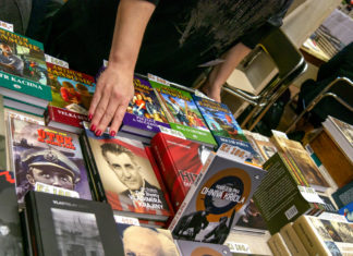 Podzimní knižní veletrh nabídl pivo, Viewegha ve výprodeji i autorská čtení