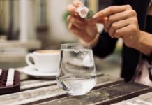 Módní designérka Natali Ruden navrhla pro mikrodrink waterdrop lahev s origami motivem