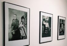 Fotograf na plech představuje v Galerii Krystal Tiché portréty