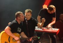 Mistr ostrých hlášek a skvělý muzikant Xavier Baumaxa vystoupil v pražské Lucerně