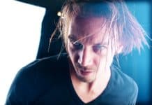 „Není možné najednou vytvořit fraktál jako celek, celý proces může zabrat i půl dne…“ říká umělec Julius Horsthuis