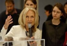 Architektka Eva Jiřičná – stopy její tvorby i schodiště najdete v Centru DOX