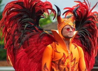 Film Rocketman (2019): Někde mezi Bohemian Rhapsody a Mamma Mia!