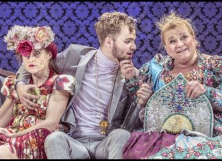 Zubatá s kosou, komnata pravdy a sobí milenka. Copak nepoznáte Revizora?