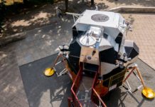 Apollo 11 přiletělo na pražské planetárium. Chcete se podívat dovnitř?