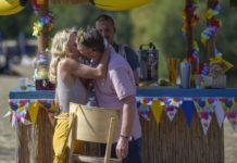 Film Přes prsty (2019): Kolečkův humor a skvělý Langmajer Přes prsty