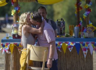 Film Přes prsty (2019): Kolečkův humor a skvělý Langmajer Přes prsty