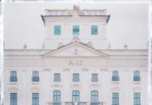 Album K-12 jako hororový muzikál v pastelových barvách. Geniální Melanie Martinez je zpět Album Melanie Martinez