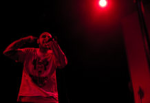 Blackbear s pomocí publika zbořil zdi pražského klubu ROXY