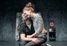 Inscenace Happy Chicken CZ – Drůbeží farma nabízí tak trochu moc všeho Happy Chicken CZ v Divadle pod Palmovkou